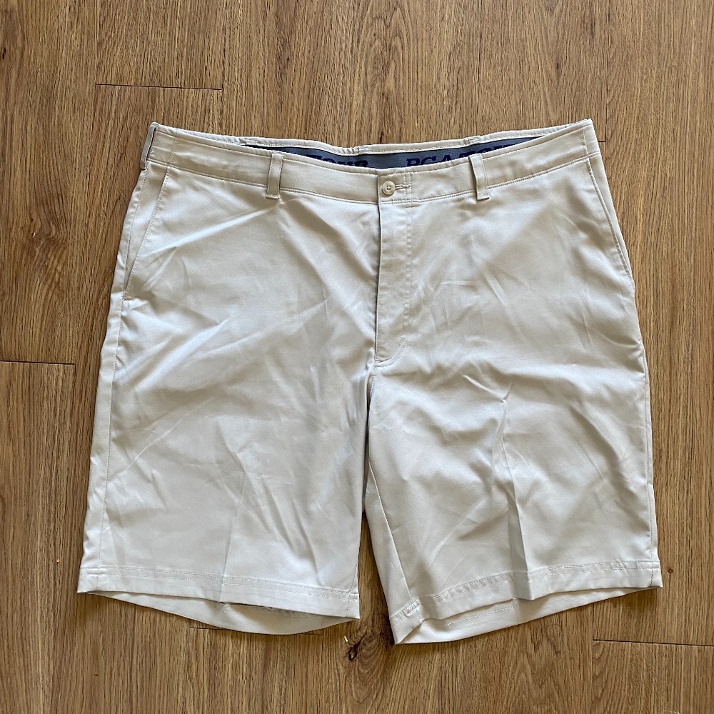 Men’s golf shorts